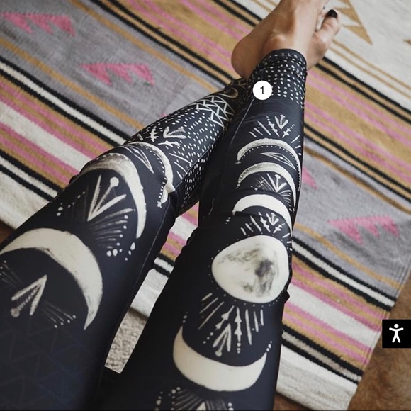 Onzie Black High Rise Las Lunas Graphic Full Leg Leggings Size XS Moonphases - Picture 4 of 16